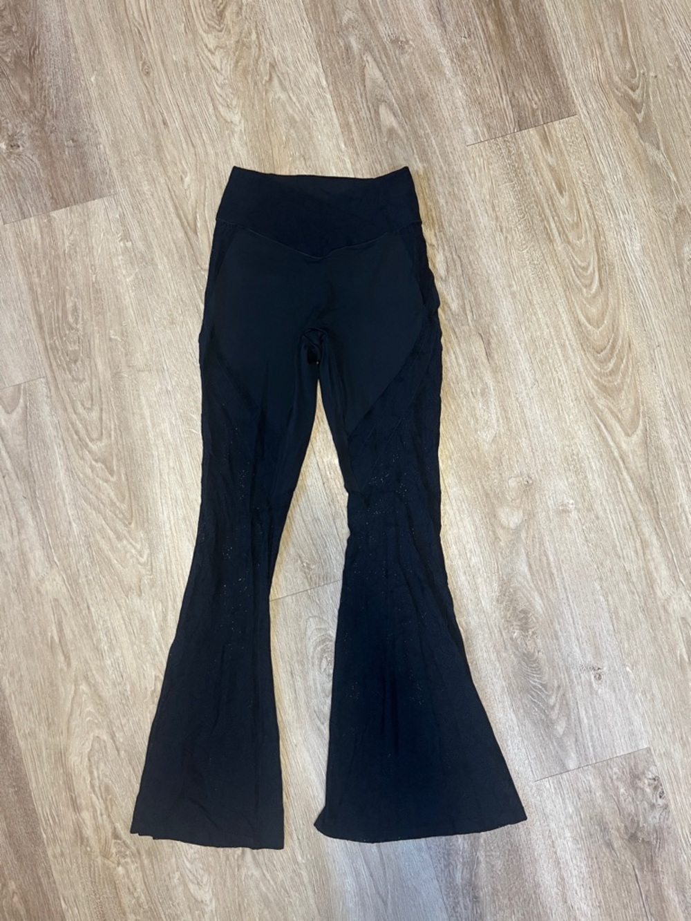 HALARA Black High-Rise Crisscross Front Waistband Flared Leggings